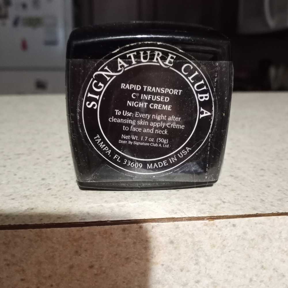 Signature Black Night Creme